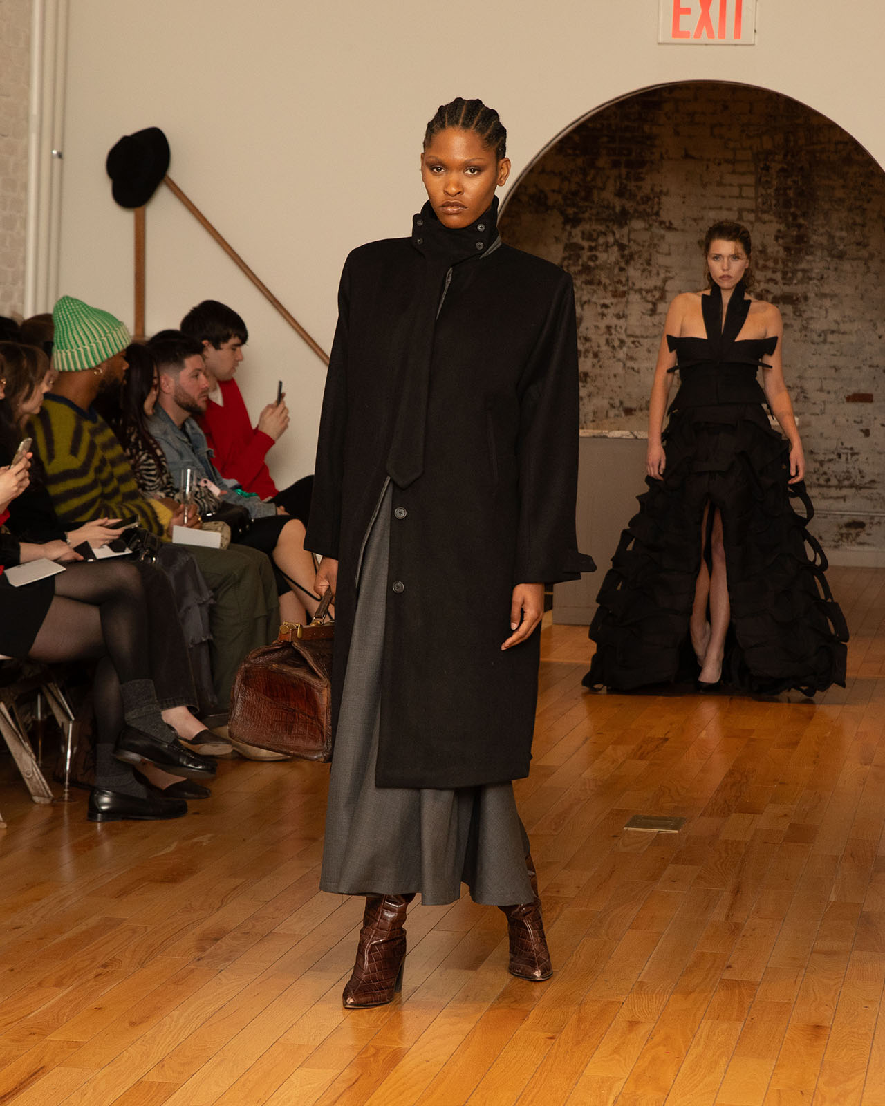 Myus Salem Trench Coat, super 140 wool, color black