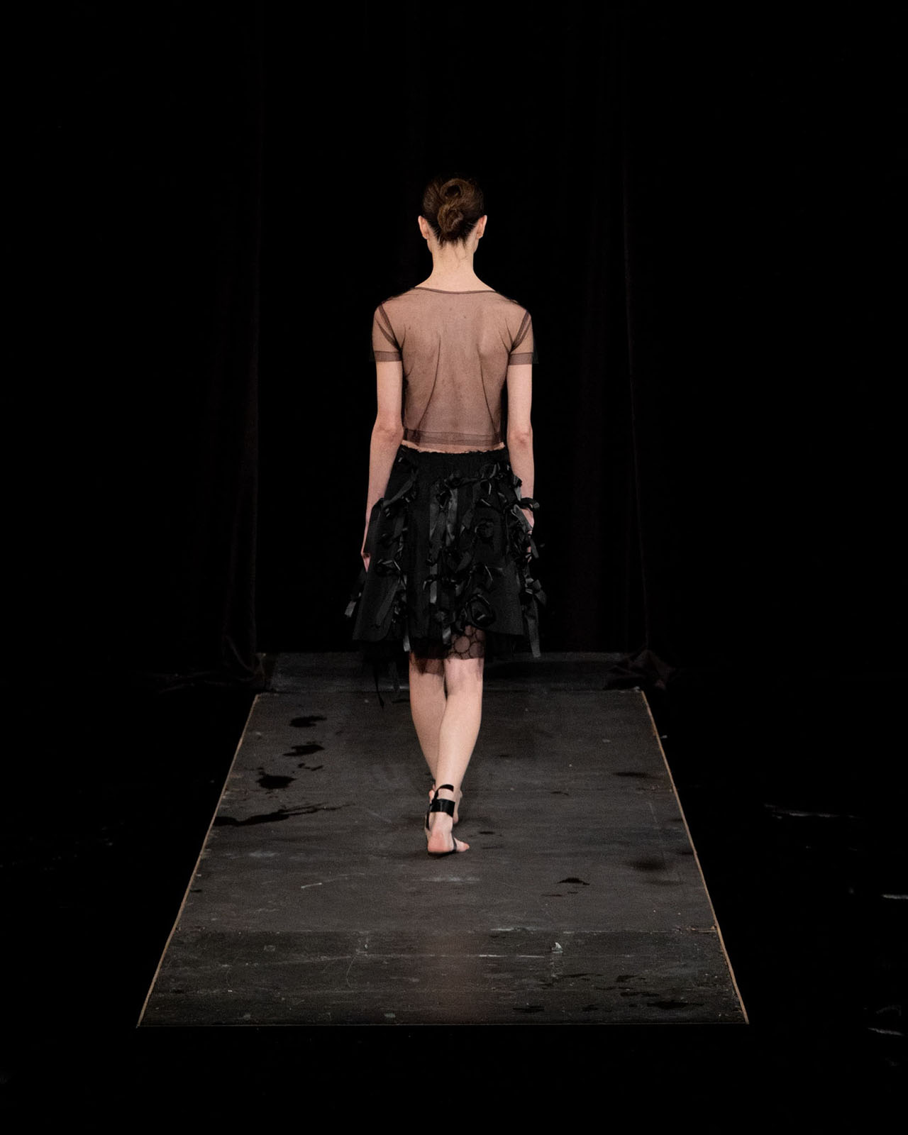 Myus Bow Skirt, look 10, rear view